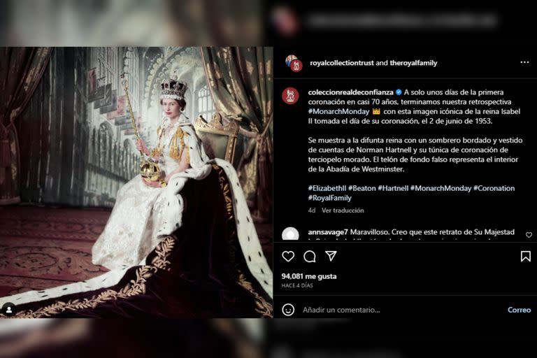 La reina Isabel lució la tradicional túnica (Foto Instagram @theroyalfamily)