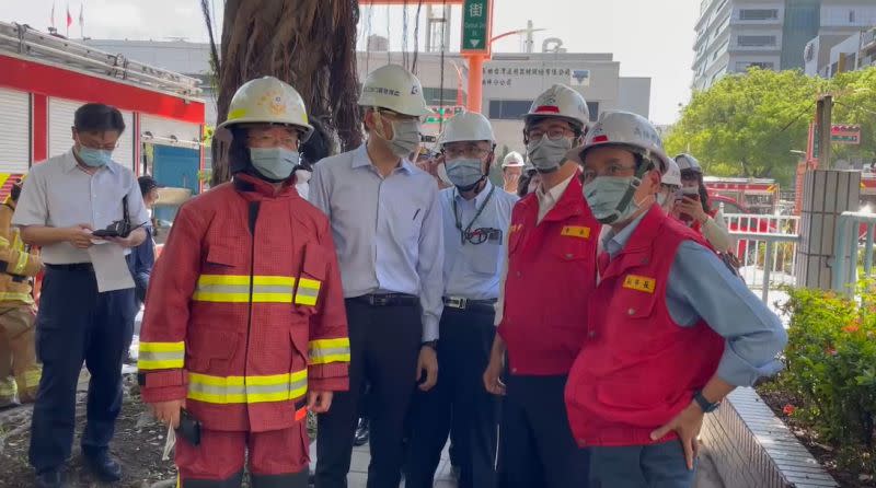 ▲楠梓加工區發生火警，高雄市長陳其邁和副市長林欽榮都到場了解狀況。（圖／翻攝畫面）