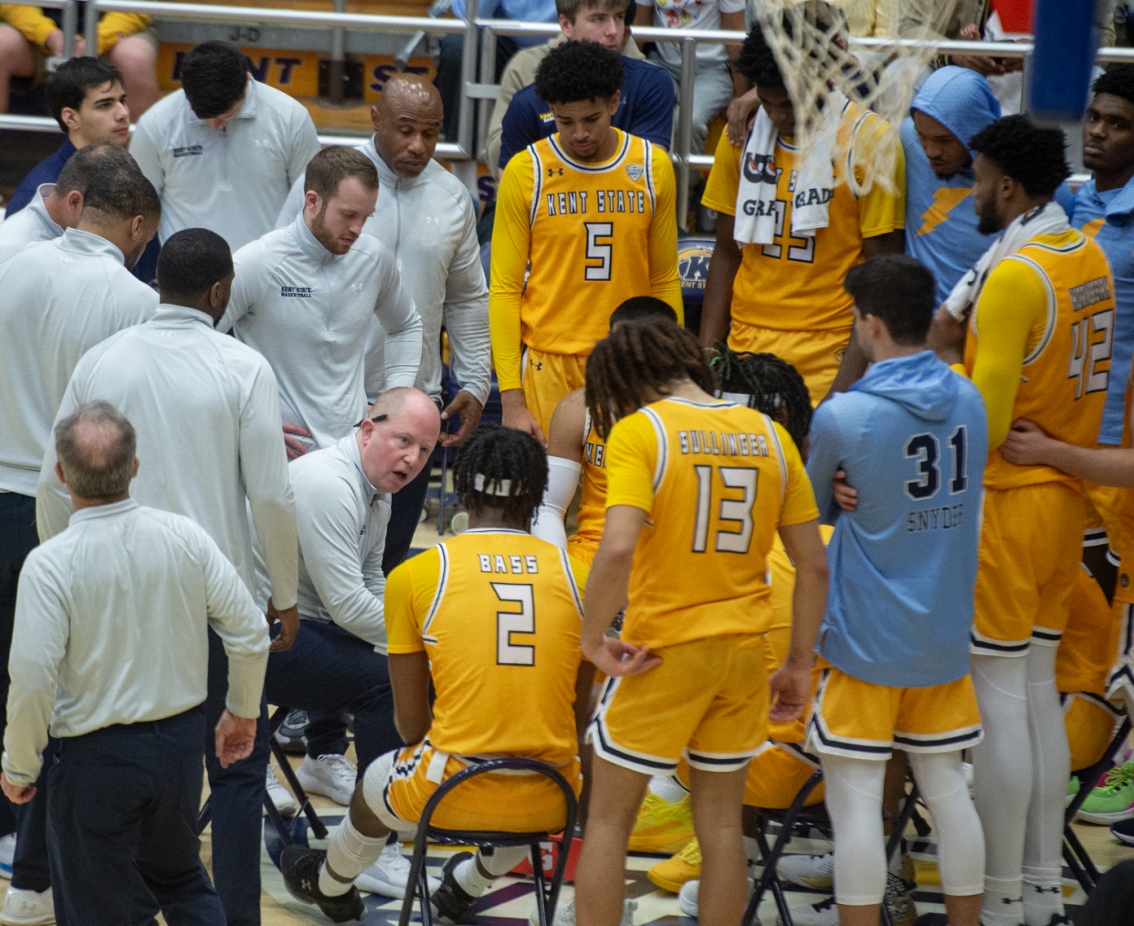 Kent State head coach Rob Senderoff talks to the team during a stop in play on Saturday, Dec. 9.