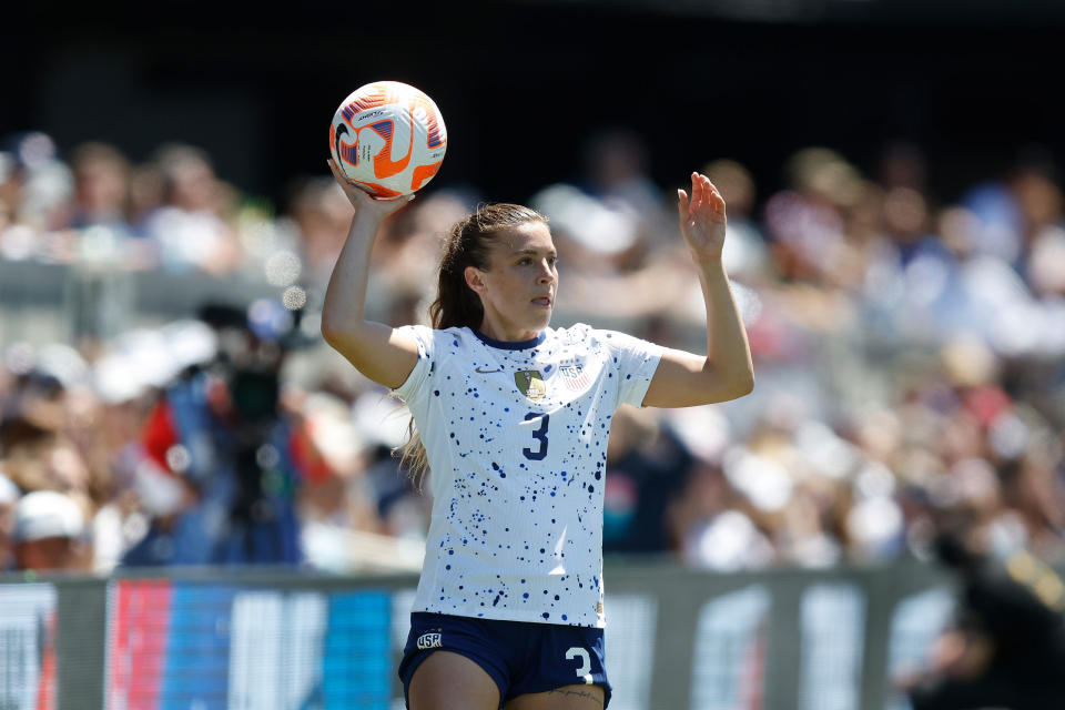 Sofia Huerta throws the ball in