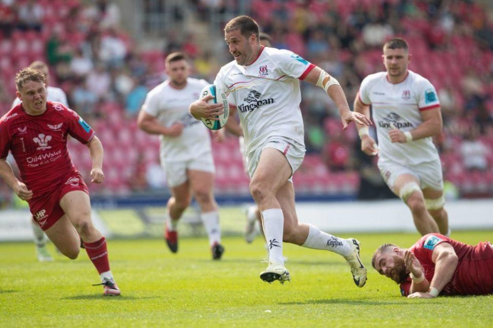 Stuart McCloskey running with the ball