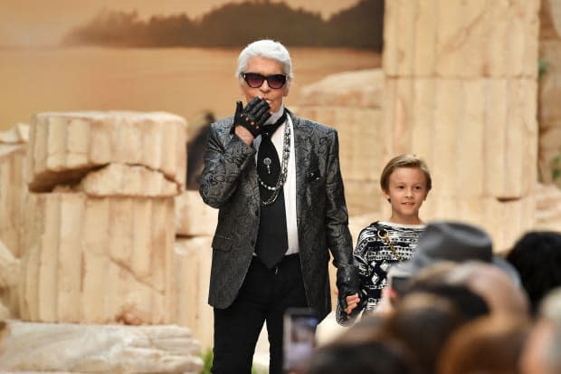 Karl Lagerfeld and nephew Hudson Kroenig during the finale of Chanel's Cruise 2018 show at the Grand Palais in Paris. Photo: Pascal Le Segretain/Getty Images