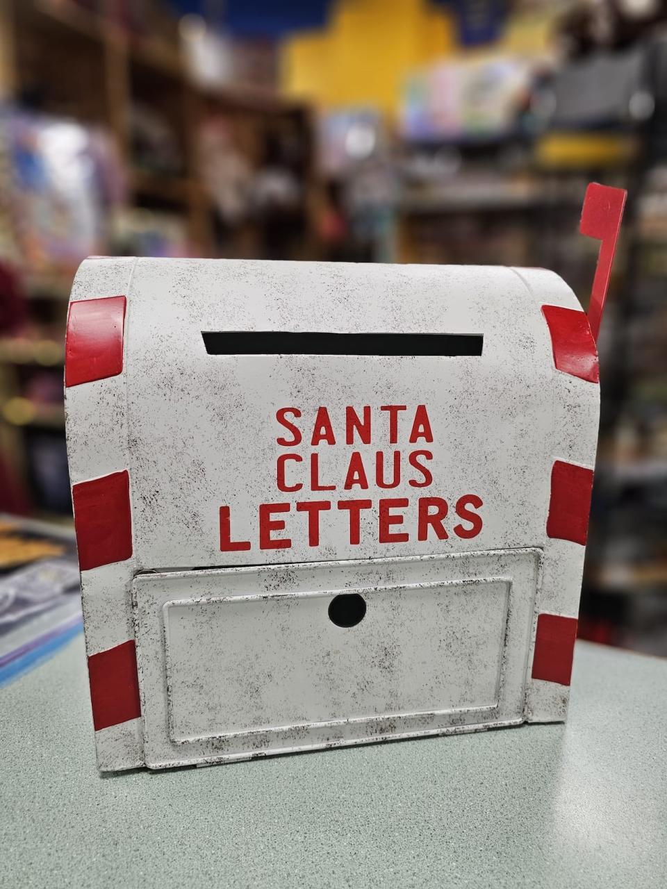 thurs-this-b-c-toy-store-makes-sure-even-last-minute-letters-to