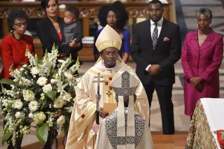 The Rev. Michael Bruce Curry (facing camera) prepares for his Installation Ceremony, by Bishop Katharine Jefferts Schori, at the Washington National Cathedral, in Washington, November 1, 2015. REUTERS/Mike Theiler