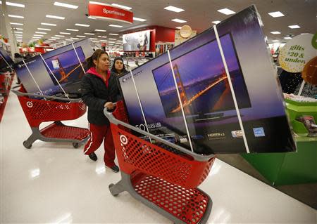 Holiday shoppers line up with discounted television sets at the Target retail store in Chicago, Illinois in this file photo taken November 28, 2013. REUTERS/Jeff Haynes