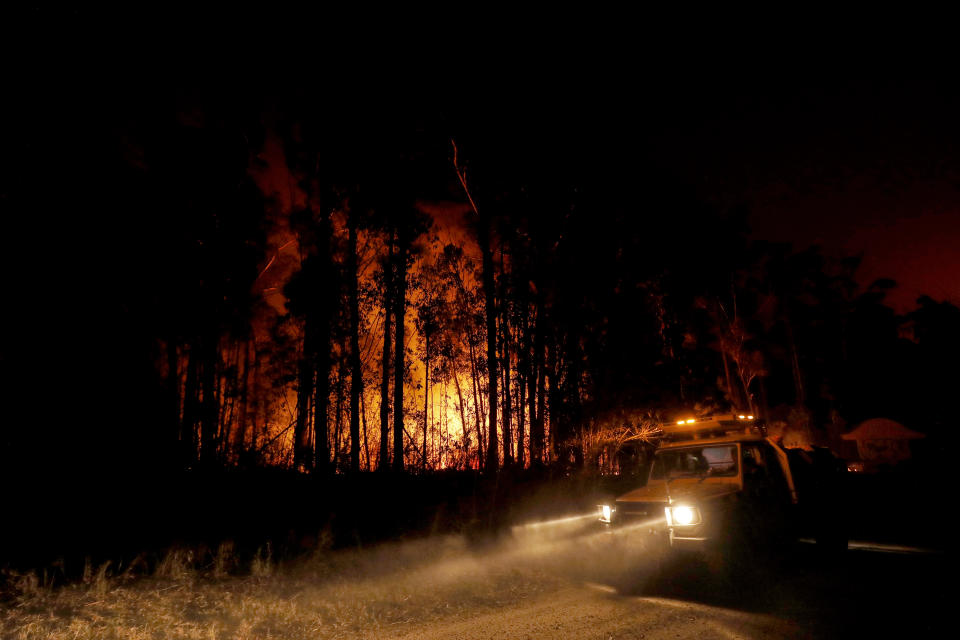 Crews monitor fires and begin back burns between the towns of Orbost and Lakes Entrance in East Gipplsland on Jan. 02, 2020 in Australia. (Photo by Darrian Traynor/Getty Images)