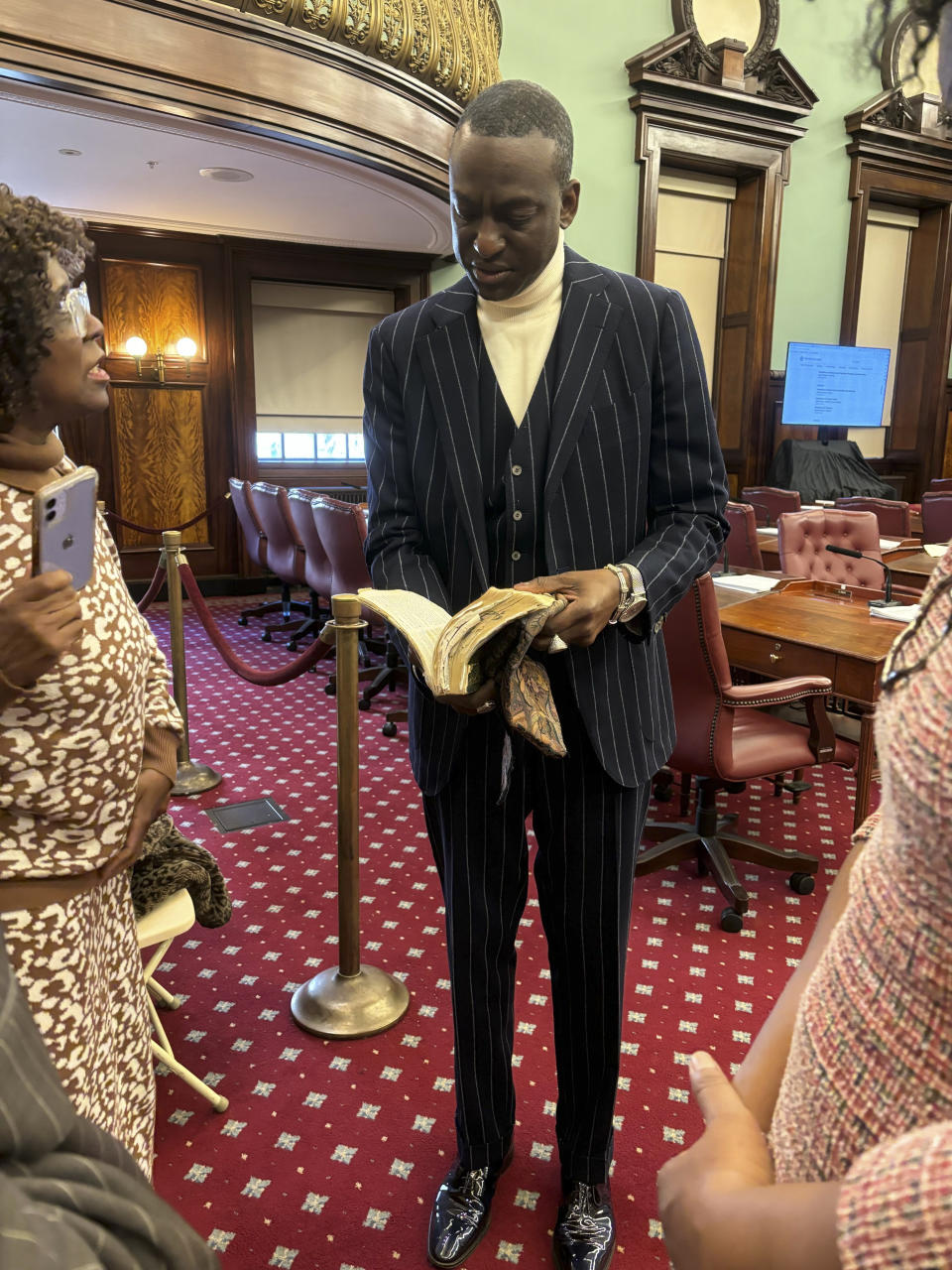 Yusef Salaam, uno de ‘los cinco de Central Park’ que entrará en funciones como concejal el 1.° de enero de 2024, en Manhattan, el 29 de diciembre de 2023. (Elias Williams/The New York Times).