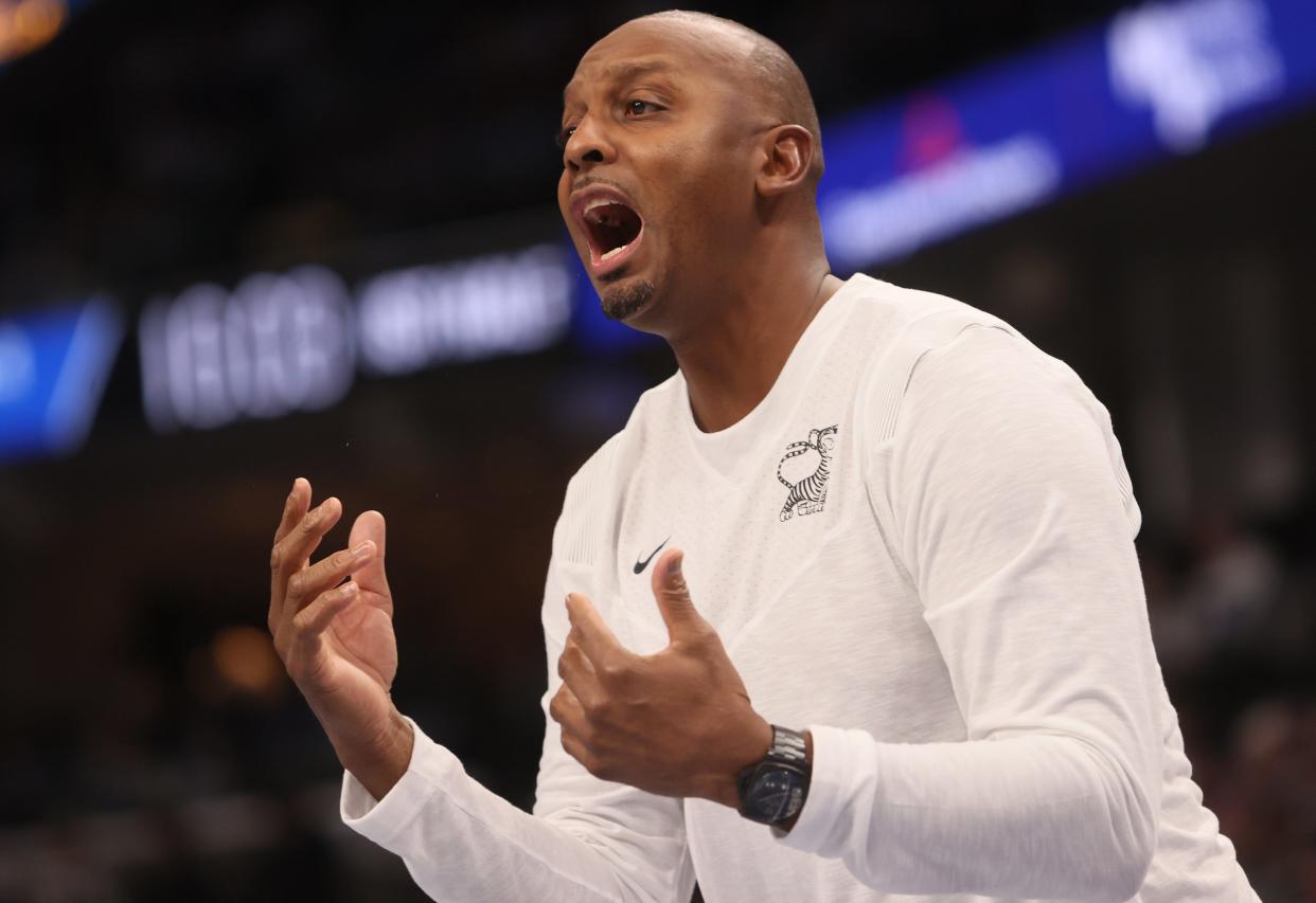 Memphis Tigers Head Coach Penny Hardaway yells out to his team from the sidelines as they take on the Alabama Crimson Tide at FedExForum on Tuesday, Dec. 14, 2021. 
