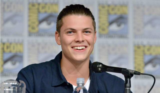 Alex Høgh Brasil - Existe outra razão pela qual Ivar The Boneless e Ubbe  estarão em lados opostos da próxima guerra civil na quinta temporada de  Vikings? Alex Høgh Andersen afirmou que