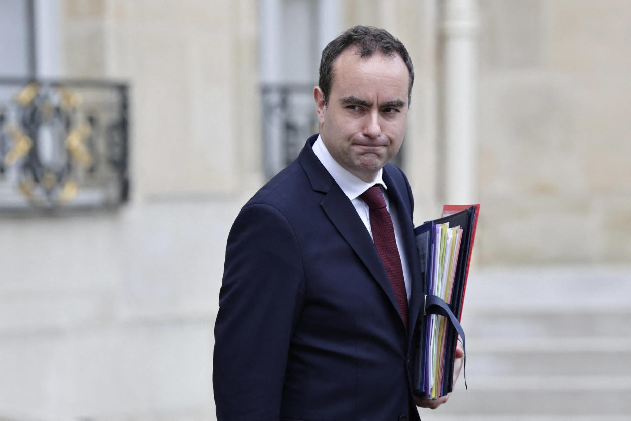 Sébastien Lecornu, quittant l’Élysée le 6 mars 2024.  