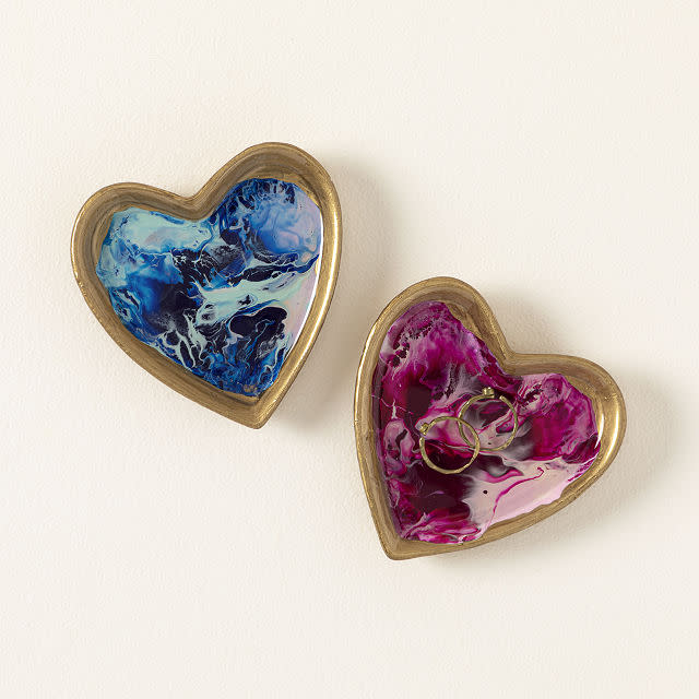 <p><a href="https://go.redirectingat.com?id=74968X1596630&url=https%3A%2F%2Fwww.uncommongoods.com%2Fproduct%2Fheart-shaped-ring-holder&sref=https%3A%2F%2Fwww.goodhousekeeping.com%2Fholidays%2Fmothers-day%2Fg3450%2Flast-minute-mothers-day-gifts%2F" rel="nofollow noopener" target="_blank" data-ylk="slk:Shop Now;elm:context_link;itc:0;sec:content-canvas" class="link ">Shop Now</a></p><p>Heart Shaped Holder</p><p>uncommongoods.com</p><p>$5.00</p><span class="copyright">Amazon Prime</span>