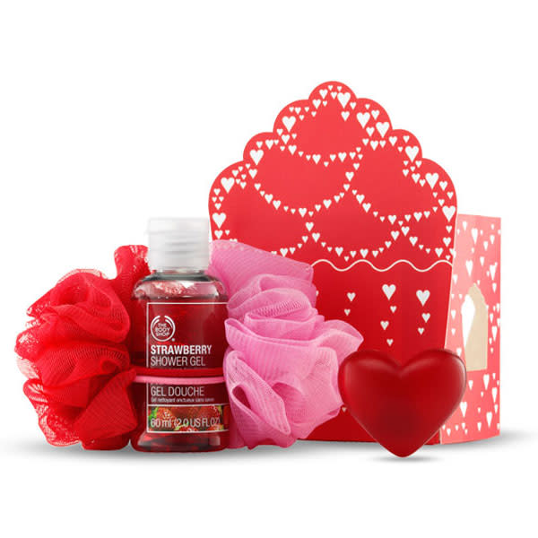 <b><a href="http://www.thebodyshop.co.uk/gifts/valentines-gifts/strawberry-cupcake-gift.aspx" rel="nofollow noopener" target="_blank" data-ylk="slk:The Body Shop Strawberry Cupcake Gift - £5.00 – Thebodyshop.co.uk;elm:context_link;itc:0;sec:content-canvas" class="link ">The Body Shop Strawberry Cupcake Gift - £5.00 – Thebodyshop.co.uk</a><br></b><br>Treat your loved one this Valentine's Day for just a fiver with this yummy strawberry scented gift box.