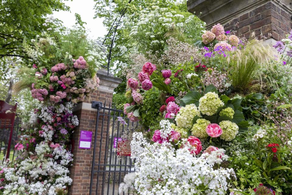 rhs chelsea flower show 2023 lucy vail floristry not another blooming heatwave installation