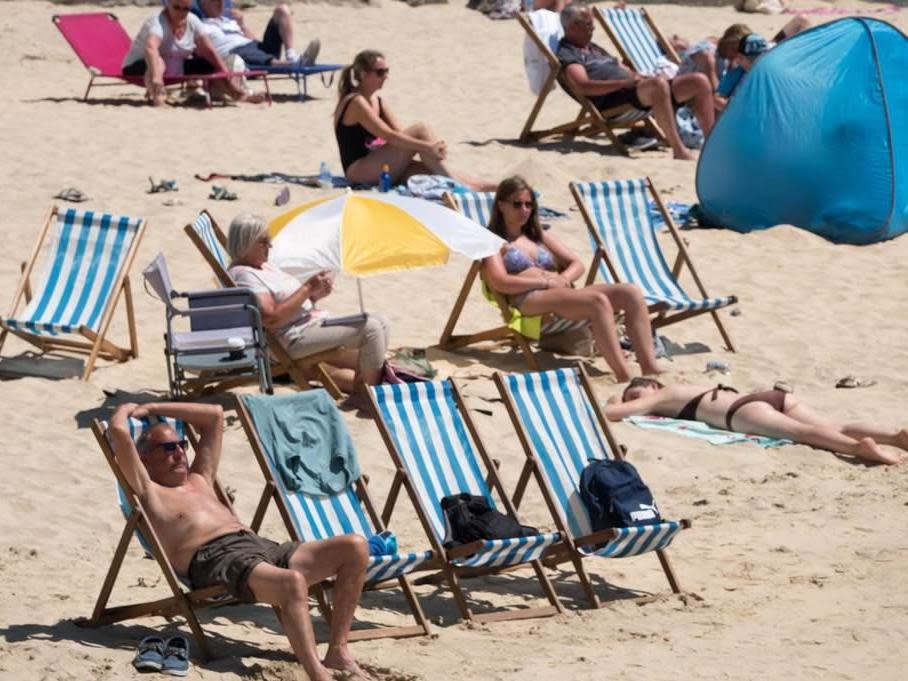 UK heatwave caused hundreds of extra deaths this summer, figures suggest