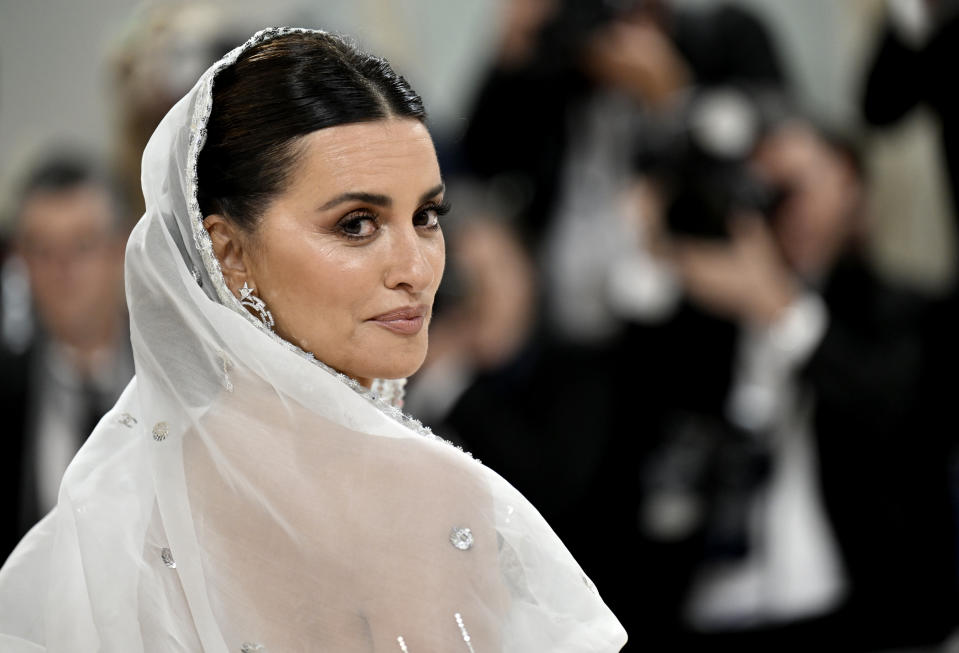 Penelope Cruz attends The Metropolitan Museum of Art's Costume Institute benefit gala celebrating the opening of the "Karl Lagerfeld: A Line of Beauty" exhibition on Monday, May 1, 2023, in New York. (Photo by Evan Agostini/Invision/AP)