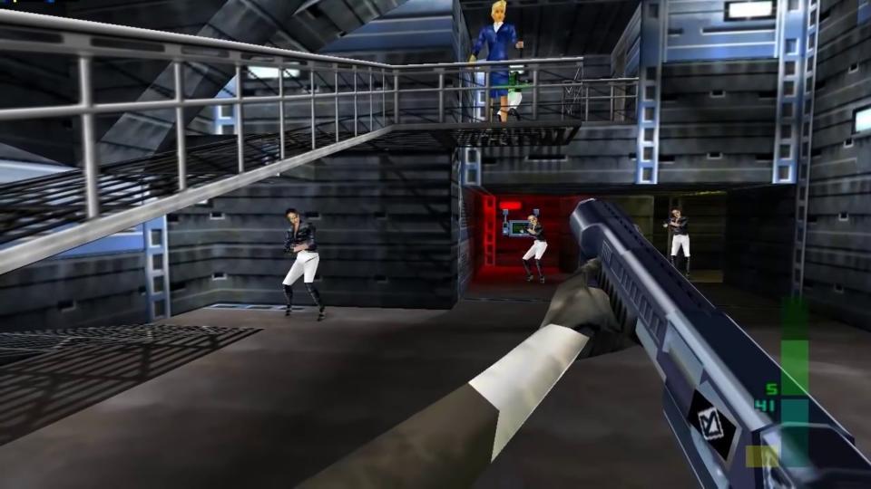 En el noveno puesto está ‘Perfect Dark’, videojuego de disparos en primera persona desarrollado por Rare para Nintendo 64 y publicado en el año 2000. A pesar de que no contaba con la licencia de James Bond, se le consideró como una secuela espiritual de ‘GoldenEye 007’. Era muy superior a su predecesor, pero no tuvo el mismo éxito de ventas. Sí triunfó, en cambio, entre la crítica. <br><br> <strong>Nota en Metacritic</strong>: 97 <br><br> (Foto: Rare).