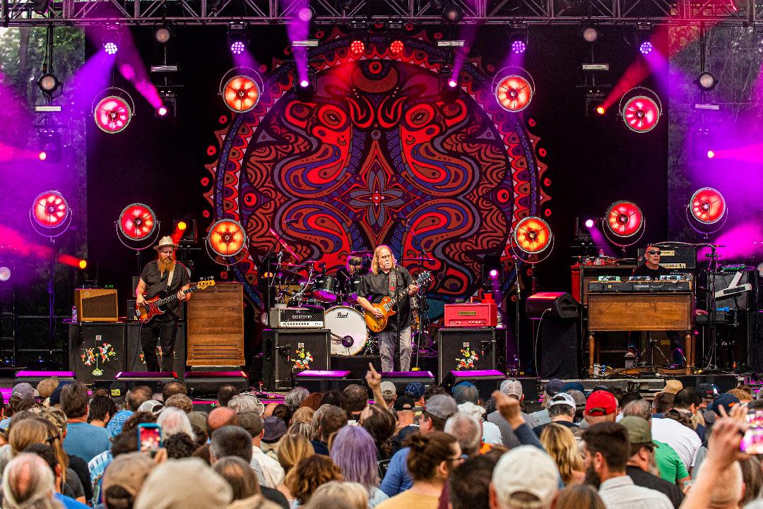 Gov’t Mule will be performing one long (2½ hours) set that includes some of their music and selected tunes from Pink Floyd’s iconic “Dark Side of the Moon” album during its upcoming Boston concert at Leader Bank Pavilion.