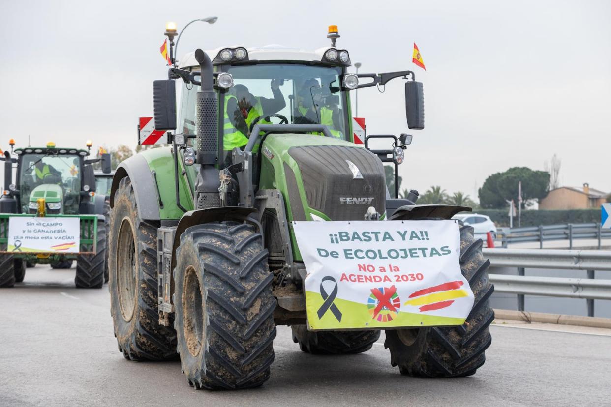 <a href="https://www.shutterstock.com/es/image-photo/madrid-spain-february-6-2024-tractor-2422027577" rel="nofollow noopener" target="_blank" data-ylk="slk:David Raw / Shutterstock;elm:context_link;itc:0;sec:content-canvas" class="link ">David Raw / Shutterstock</a>