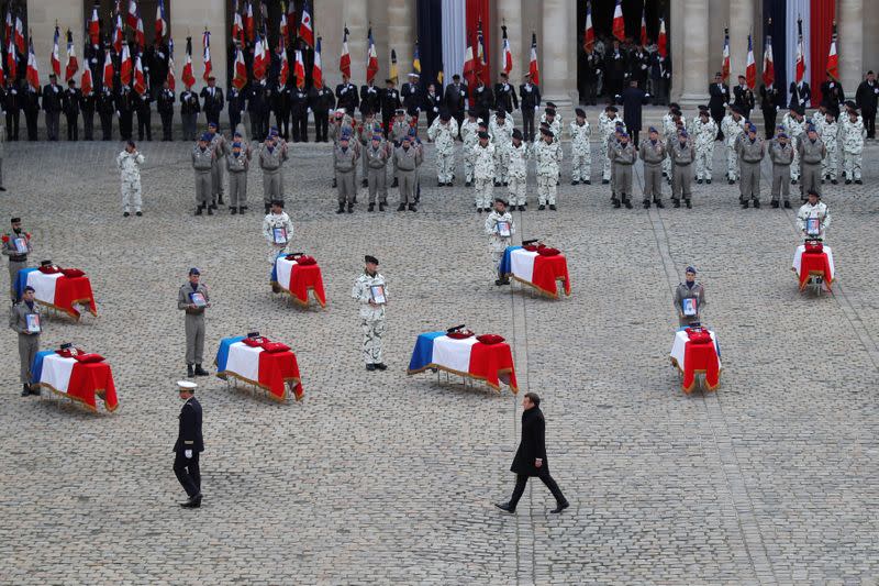 National ceremony in Paris to pay respect to the thirteen French soldiers killed in Mali