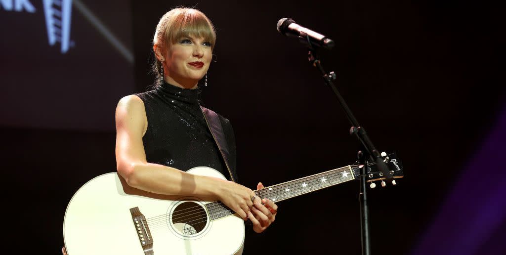 nashville, tennessee september 20 nsai songwriter artist of the decade honoree, taylor swift performs onstage during nsai 2022 nashville songwriter awards at ryman auditorium on september 20, 2022 in nashville, tennessee photo by terry wyattgetty images