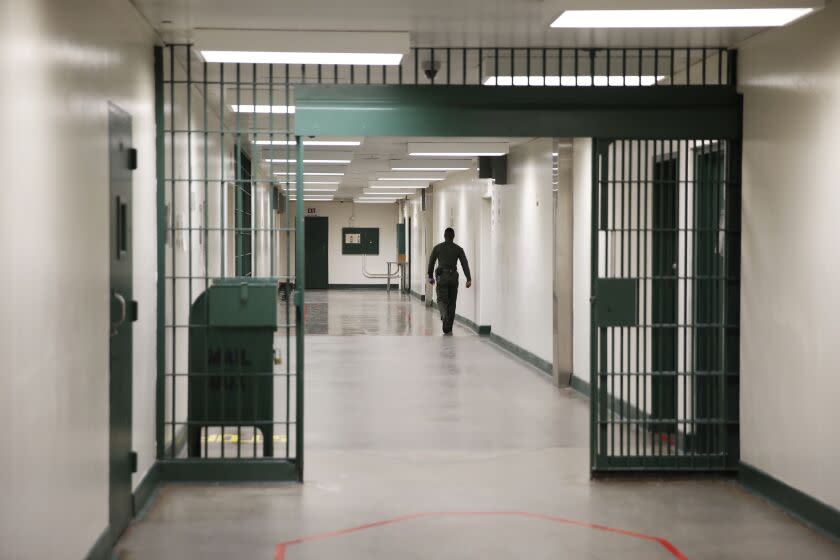 LOS ANGELES, CA - OCTOBER 02, 2019 Los Angeles County Sheriff's Commander Jason Wolak who oversees Custody Services Division-General Population tours the Men's Central Jail located at 441 Bauchet St in downtown Los Angeles on October 02, 2019. (Al Seib / Los Angeles Times)