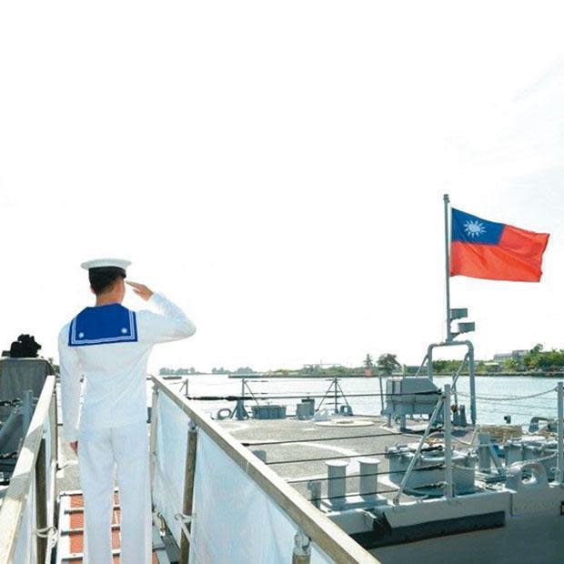翁茂鍾的佳和集團由怡華公司取得軍方水手服等制服標案。（翻攝定情碼頭德陽艦園區官網）