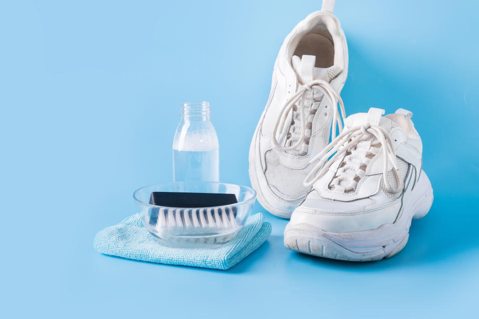 Quién iba a pensar que algo como limpiar zapatillas se convertiría en un negocio. Foto: Getty Images. 