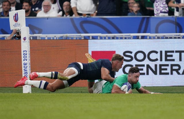 Hugo Keenan scored two tries in Ireland's statement winHugo Keenan scored two tries in Ireland's statement win