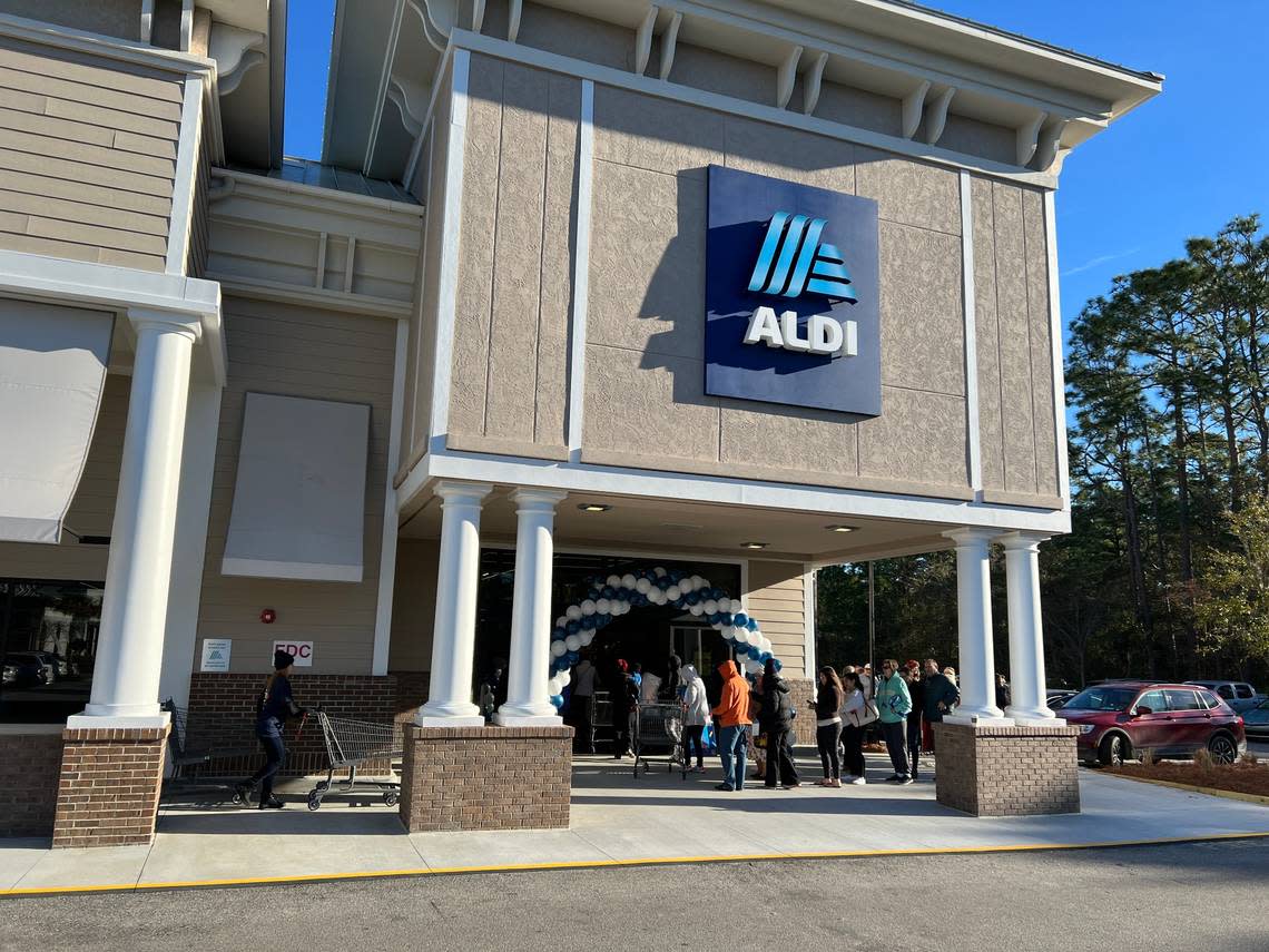 The first customers file in at the new Aldi grocery store on Fording Island Road in Bluffton on Thursday, Jan. 26, 2023.