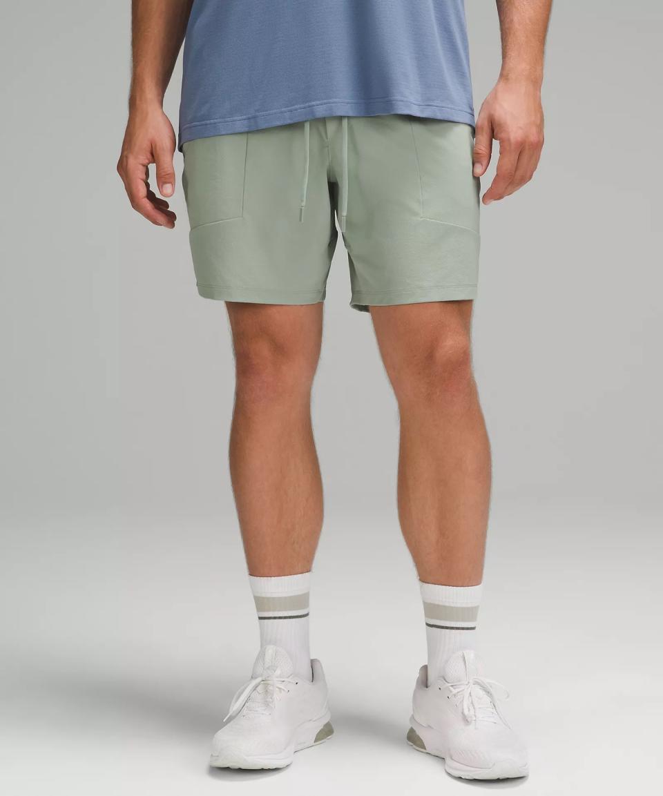 Men's shorts with abrasion-resistant fabric and quick-dry waistband