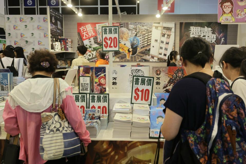 一連七日的書展，各參展商都推出各項不同的優惠以吸引讀者，有些書商更以「書展價」促銷。

