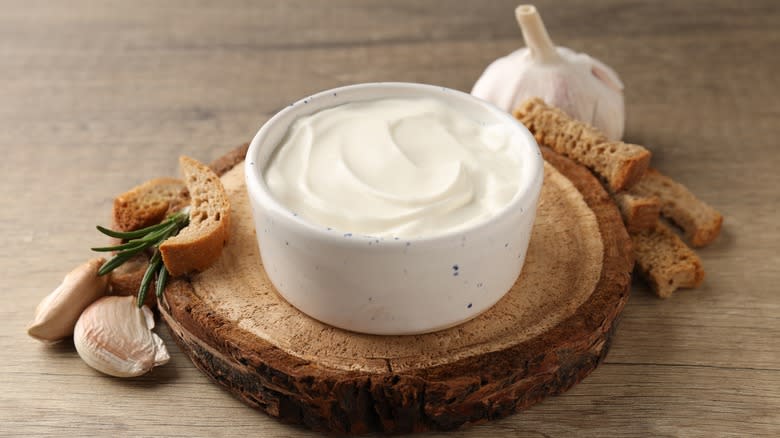 Garlic cream cheese