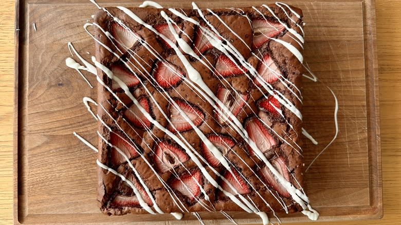 White chocolate drizzle on brownies