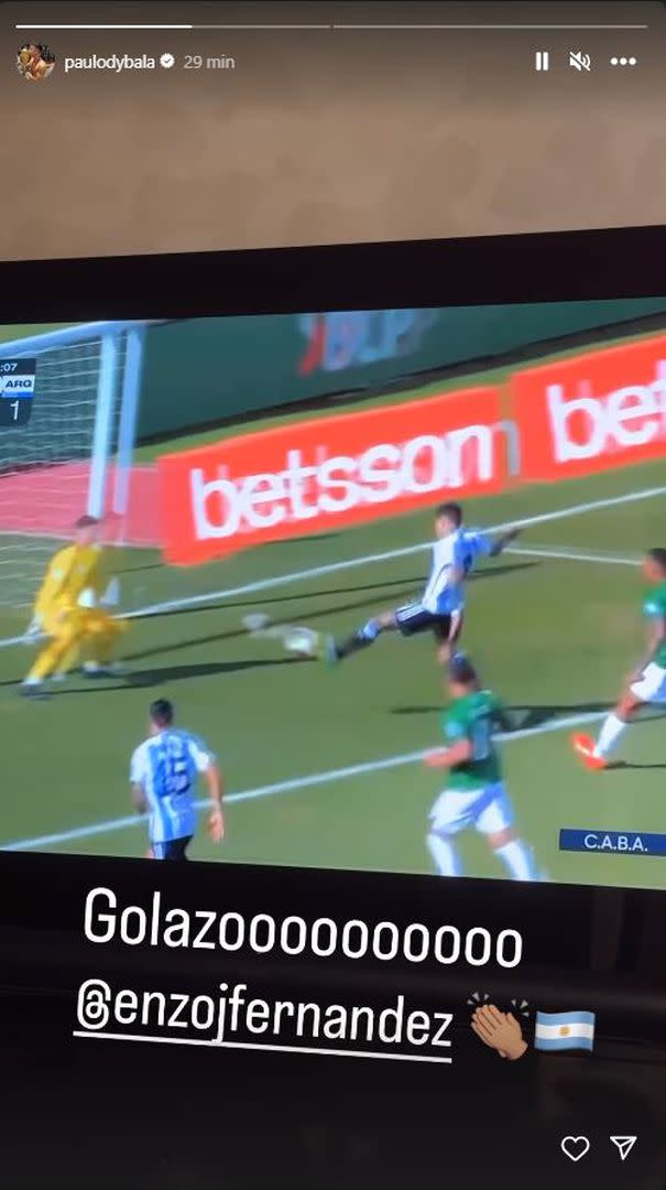 El saludo de Paulo Dybala a Enzo Fernández tras el primer gol argentino