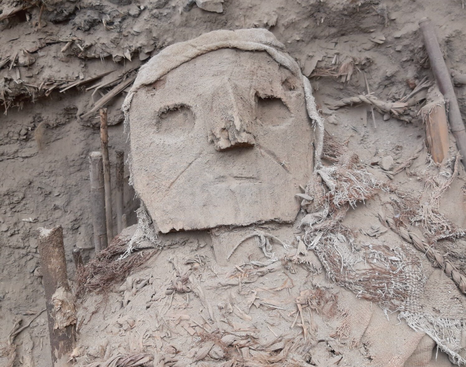 Scoperte in Perù più di 70 mummie antiche con teste false