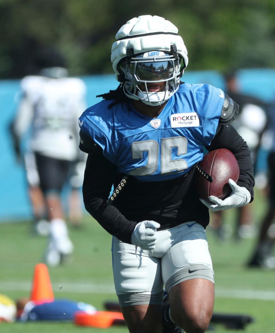 Lions running back Jahmyr Gibbs catches a pass during the Lions' joint practice with the Jaguars on Wednesday, Aug. 16, 2023, in Allen Park.