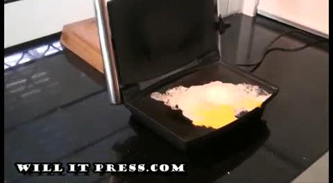 How to Cook an Omlette  using a Sandwich Press