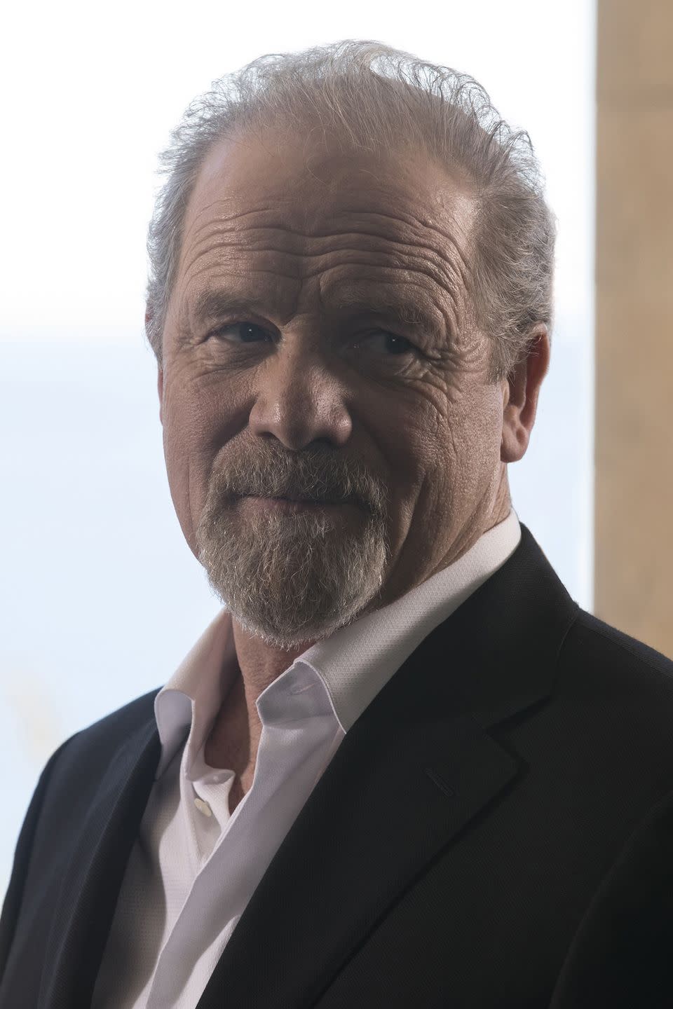 Peter Mullan (James Delos)