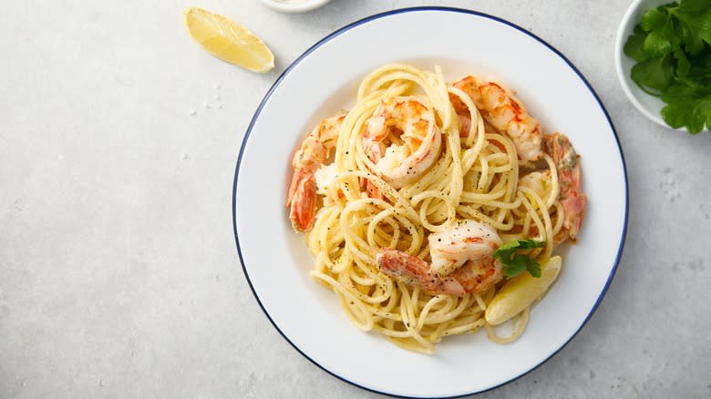 Buttered spaghetti with shrimp