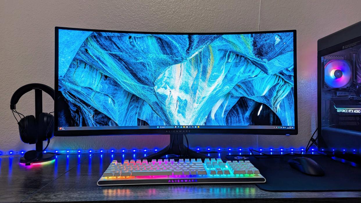  Image of the Alienware 34 Curved QD-OLED Gaming Monitor (AW3423DWF). 