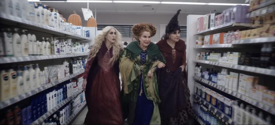 sarah jessica parker bette midler and kathy najimy in hocus pocus 2