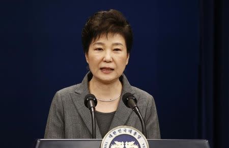 South Korean President Park Geun-Hye speaks during an address to the nation, at the presidential Blue House in Seoul, South Korea, 29 November 2016. REUTERS/Jeon Heon-Kyun/Pool