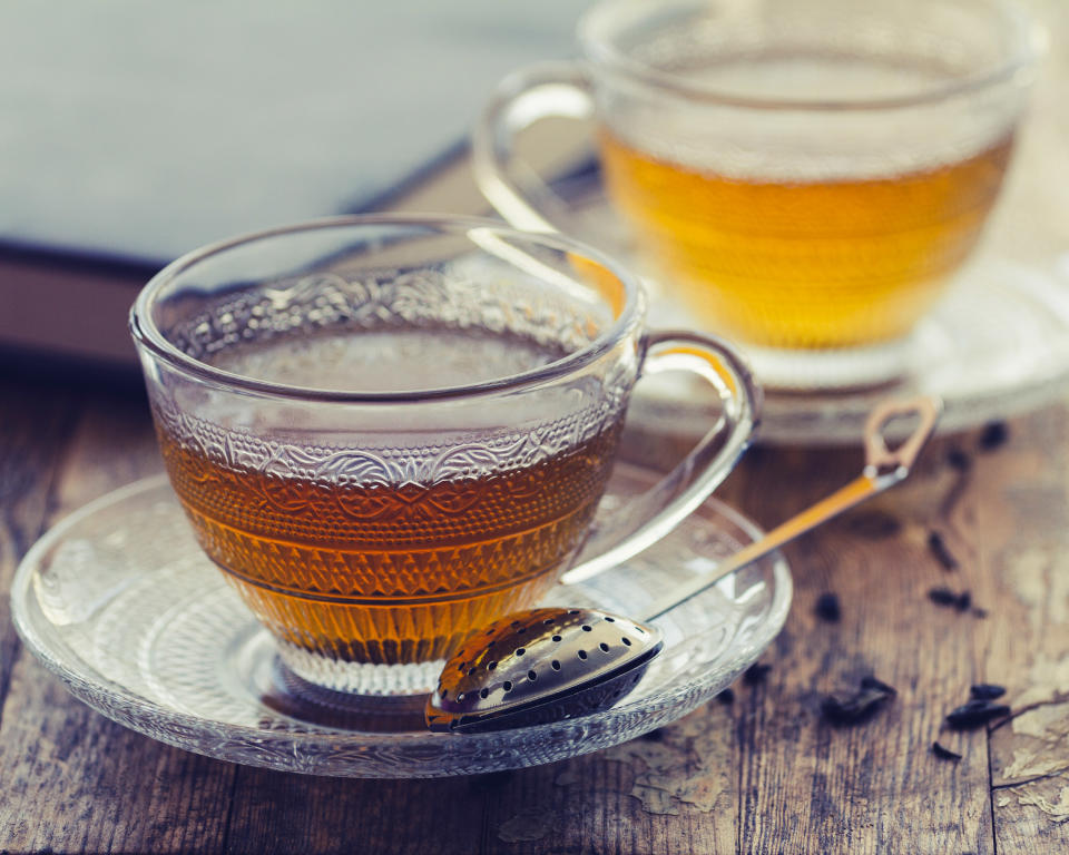 Tee gibt es in den unterschiedlichsten Varianten. So gibt es bei jeder Sorte auch verschiedene Zubereitungsarten zu beachten. (Symbolbild: Getty Images)