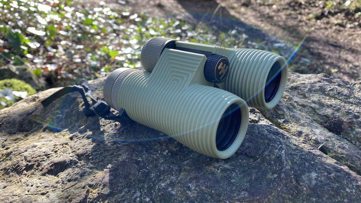  Nocs Provisions Field Issue Waterproof 10x32: binoculars on a rock. 