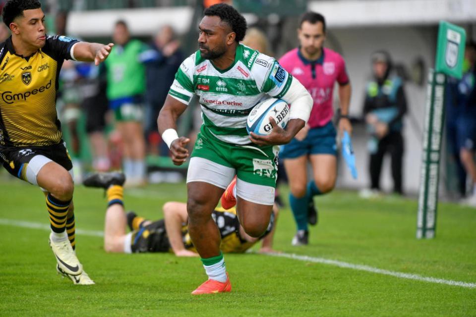 South Wales Argus: Onisi Ratave on the charge