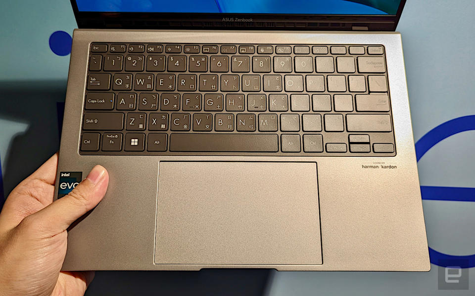 <p>ASUS Zenbook S13 OLED</p>
