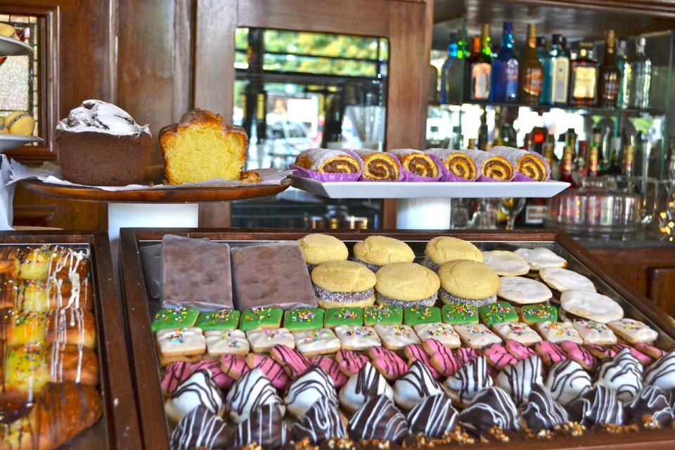 existen una gran variedad de alfajores, ofrecen una amplia gama de tipos de alfajores