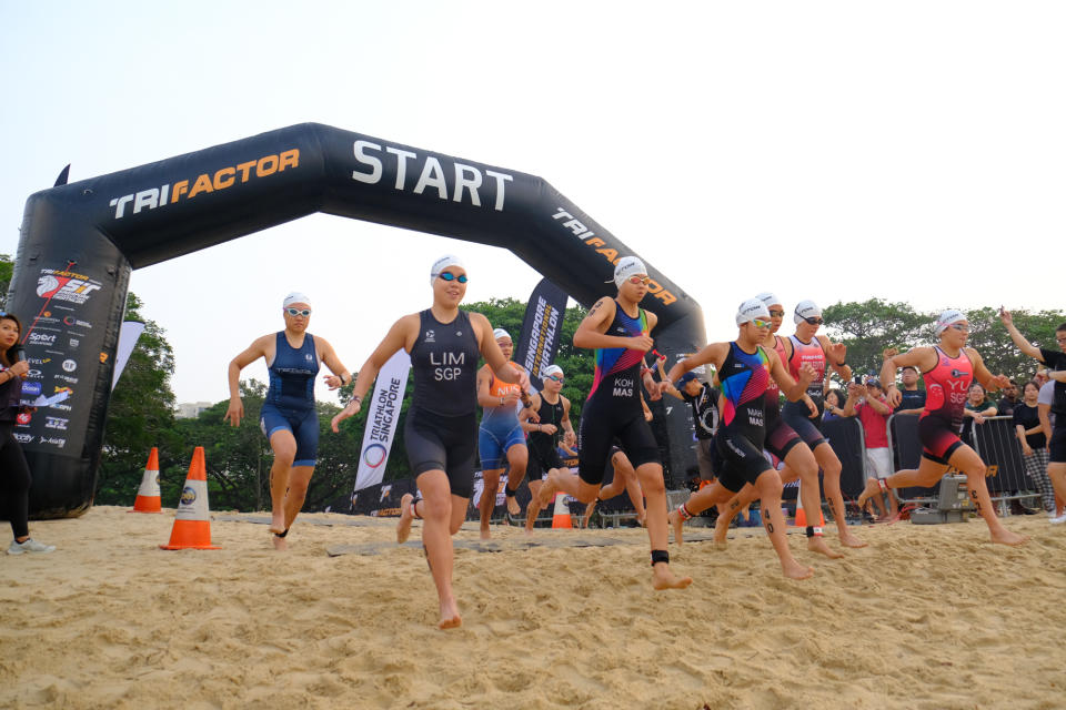 Triathletes begin their race at the Singapore International Triathlon 2023. (PHOTO: Orange Room)