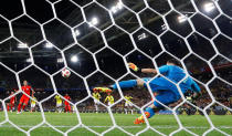 <p>David Ospina can only watch as Kane’s penalty goes down the middle of his goal </p>