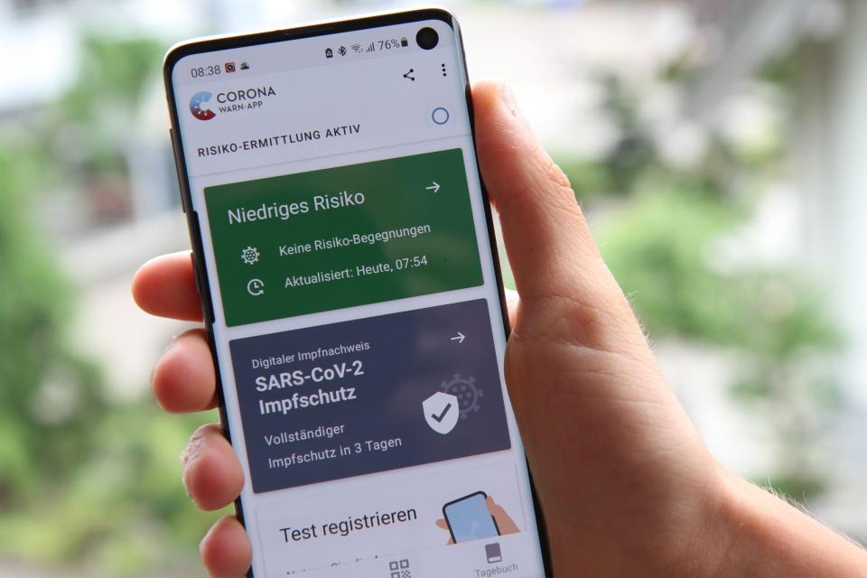 Der digitale Impfnachweis und das Covid-19-Risiko wird in der Corona-Warn-App der Bundesregierung angezeigt.